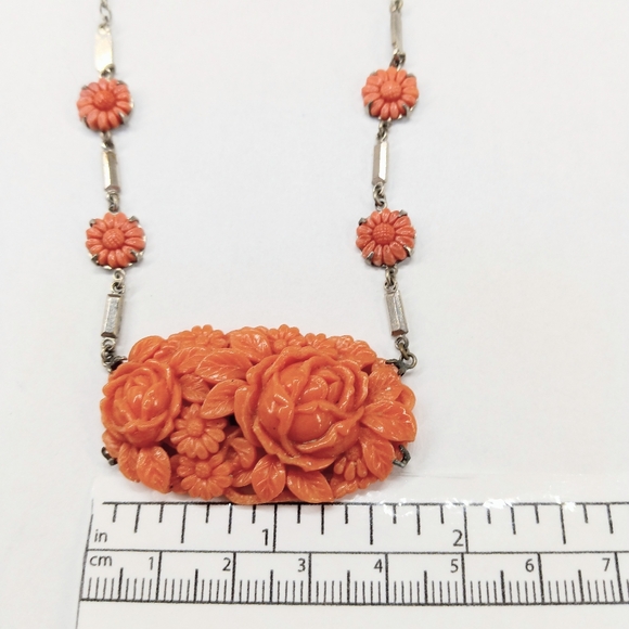 Vintage Art Deco Thermoplastic Carved Flowers Necklace 15" - Picture 7 of 7